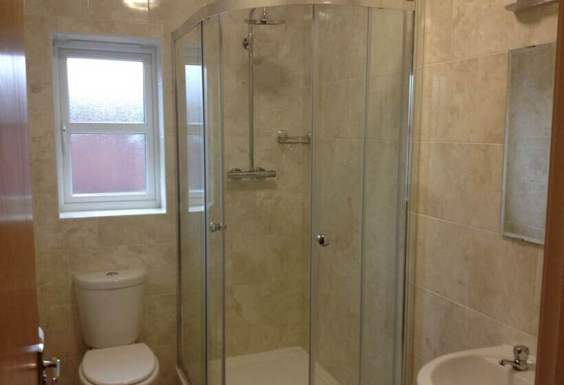 דירת שני חדרים, The Waverley