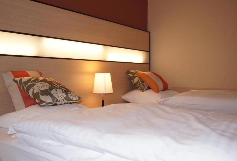 スタンダードトリプルルーム, Lacotel