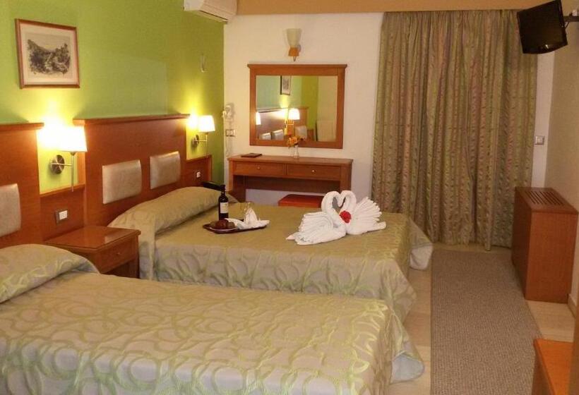 スタンダードトリプルルーム, Paradise Lost Hotel Apartments