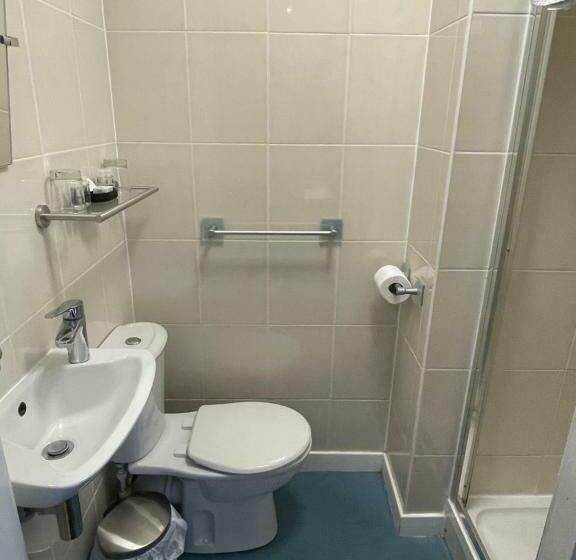 חדר סטנדרט, The Albert Inn