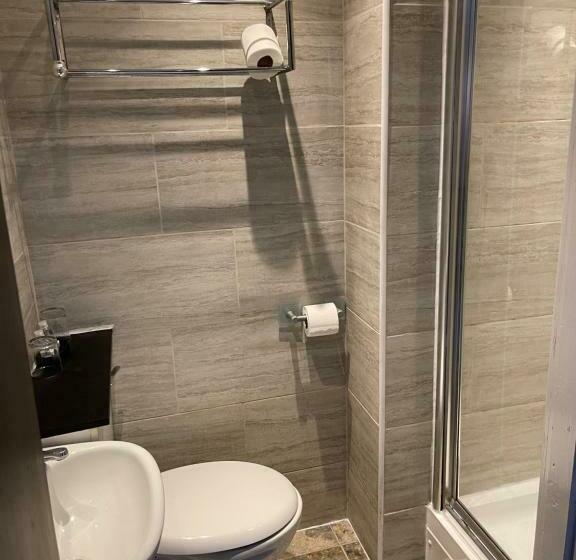 חדר קומפורט, The Albert Inn