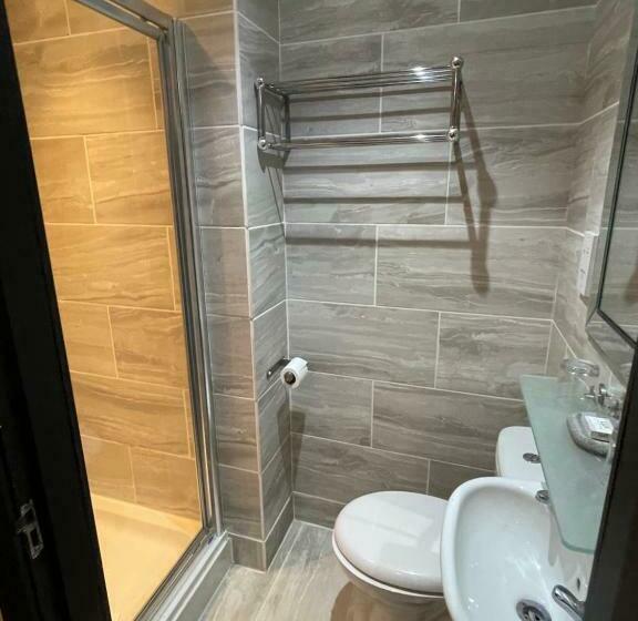 חדר קומפורט, The Albert Inn