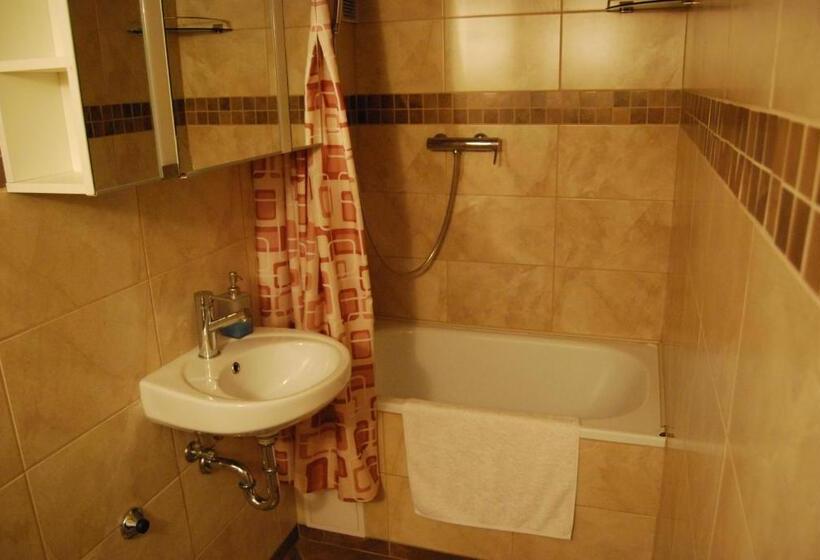 آپارتمان 1 خوابه, Boomerang Hostel