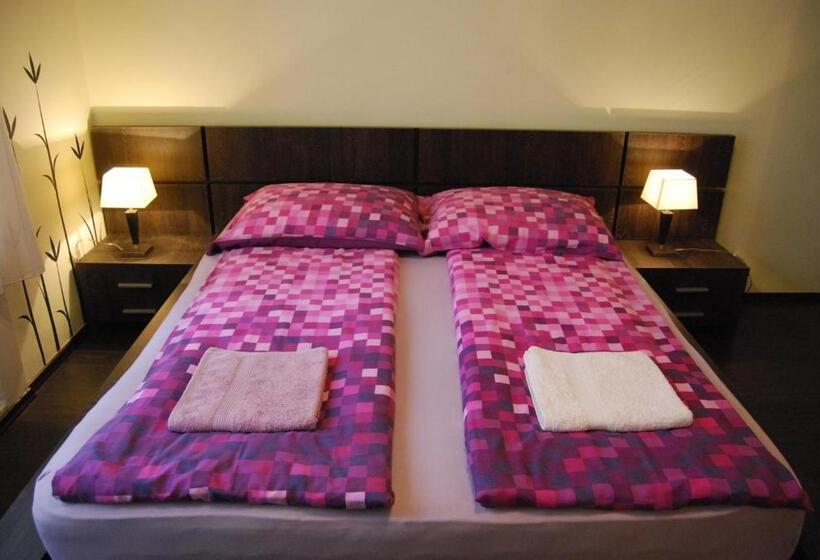 آپارتمان 1 خوابه, Boomerang Hostel