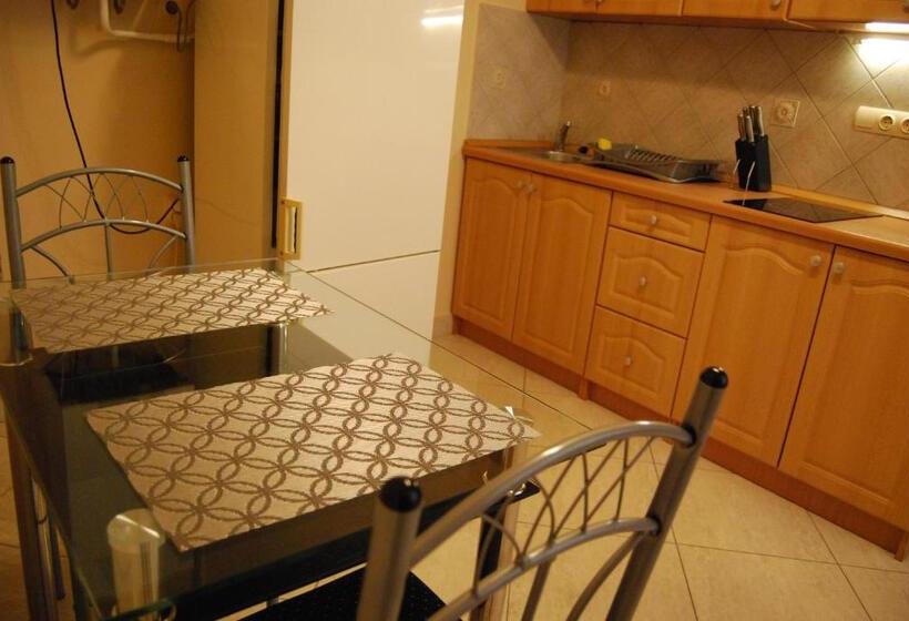 آپارتمان 1 خوابه, Boomerang Hostel