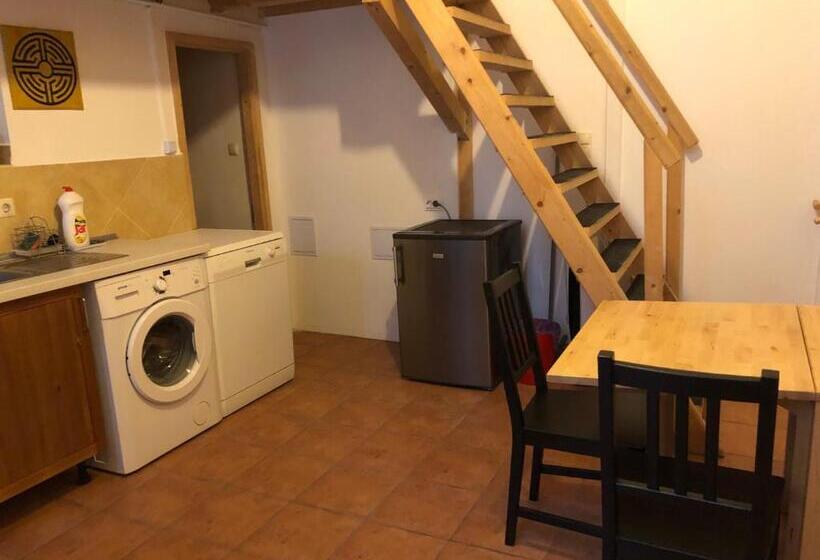 آپارتمان 1 خوابه, Boomerang Hostel