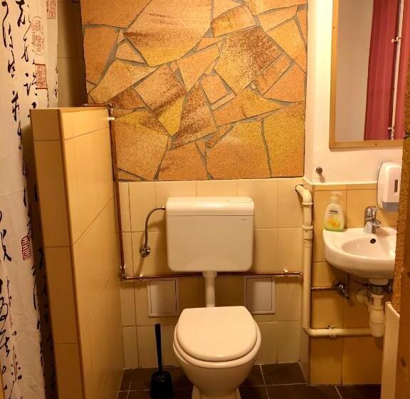 آپارتمان 1 خوابه, Boomerang Hostel