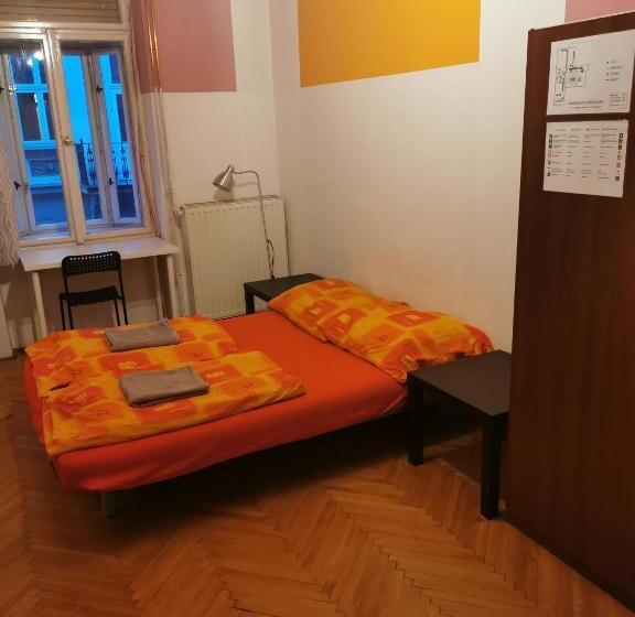 اتاق استاندارد, Boomerang Hostel