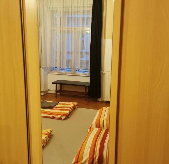 اتاق استاندارد, Boomerang Hostel