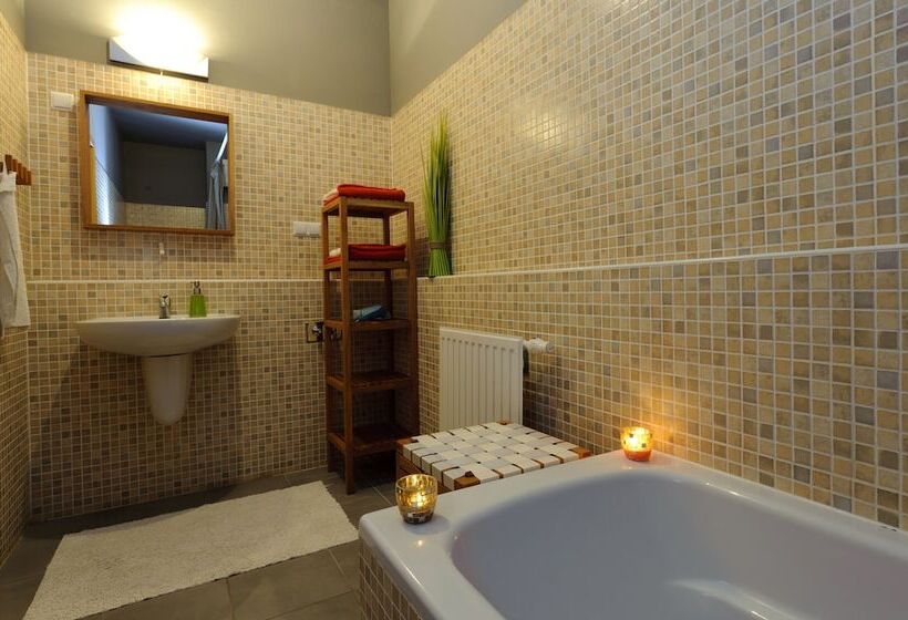 דירת שני חדרים, Central Passage Apartments By Vagabond