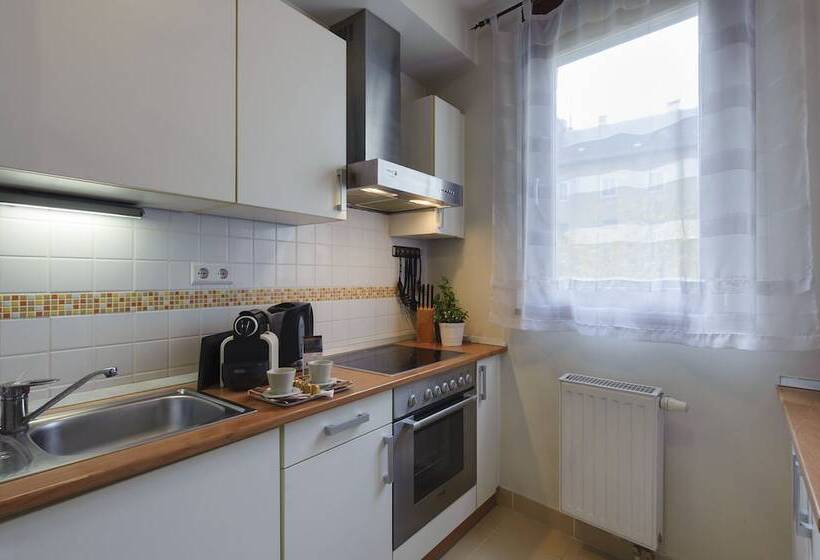 דירת שני חדרים, Central Passage Apartments By Vagabond