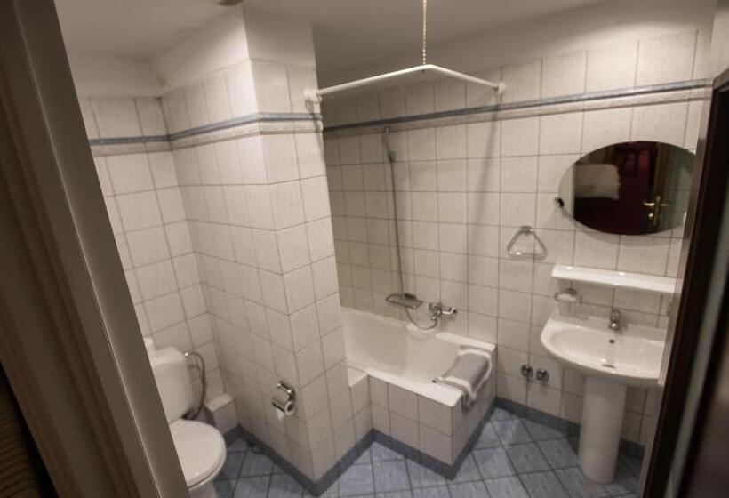 اتاق استاندارد سه نفره, City Hotel Apollonion