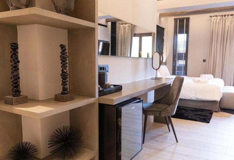 سوئیت با وان آب گرم, Anesis