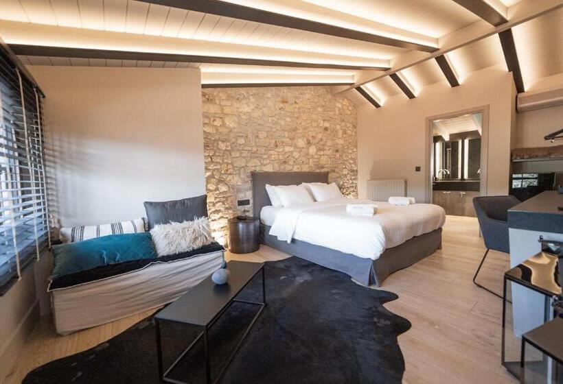 سوییت جونیور, Anesis