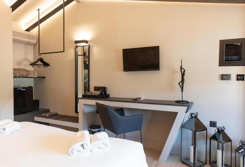 سوییت جونیور, Anesis