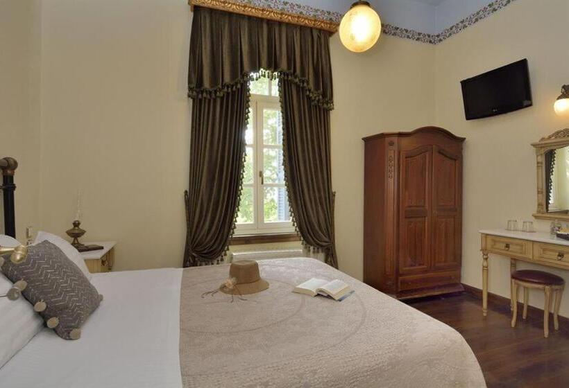 חדר בסיסי, Archontiko Naoumidi