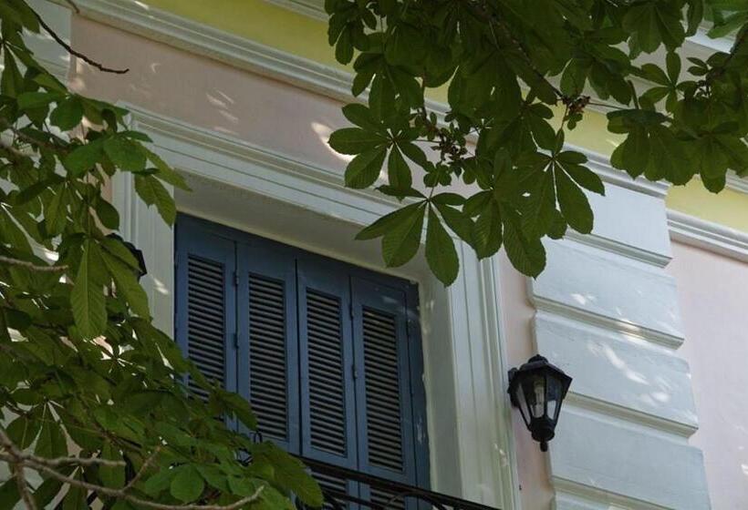 חדר בסיסי, Archontiko Naoumidi