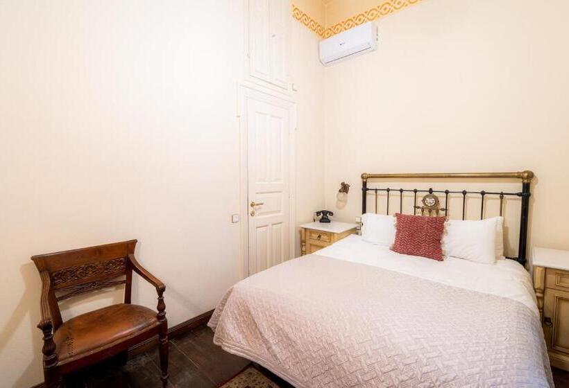 חדר בסיסי, Archontiko Naoumidi