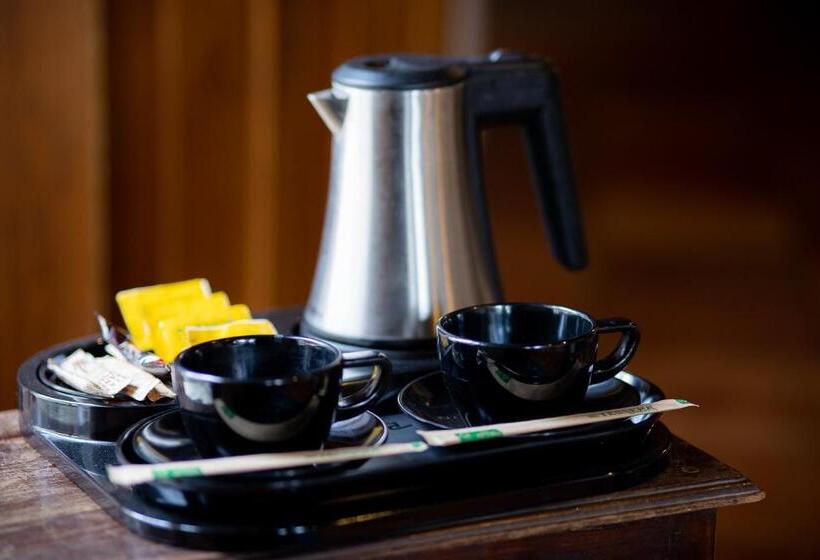 סוויטת ג'וניור, Archontiko Naoumidi