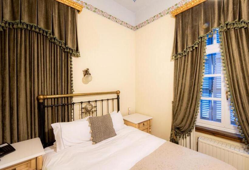 חדר בסיסי, Archontiko Naoumidi