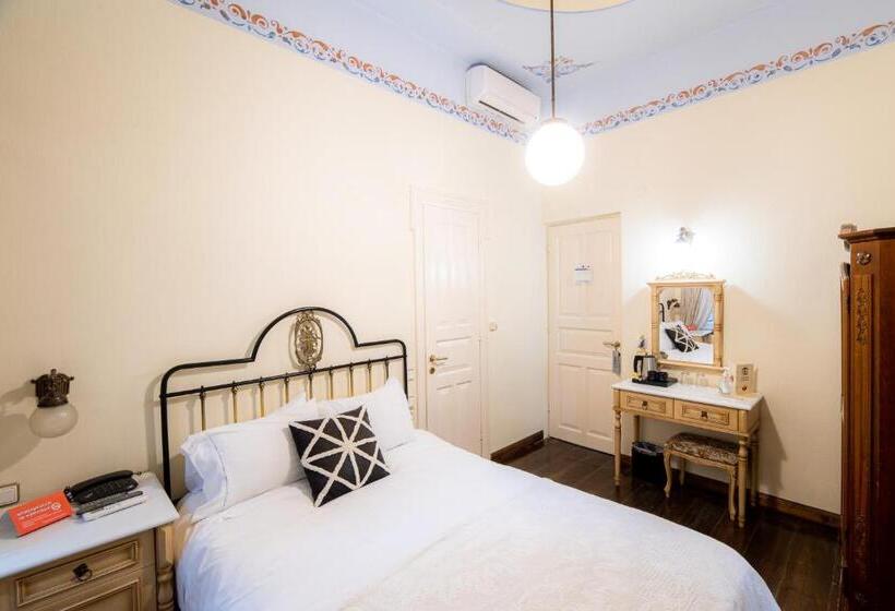 חדר בסיסי, Archontiko Naoumidi