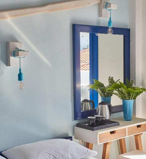 اتاق استاندارد سه نفره, Atheras