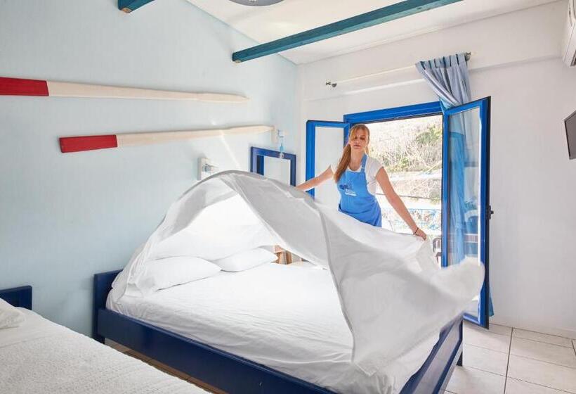 اتاق استاندارد سه نفره, Atheras