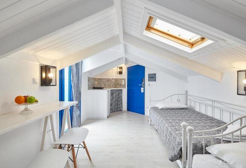 استودیو خانوادگی, Atheras