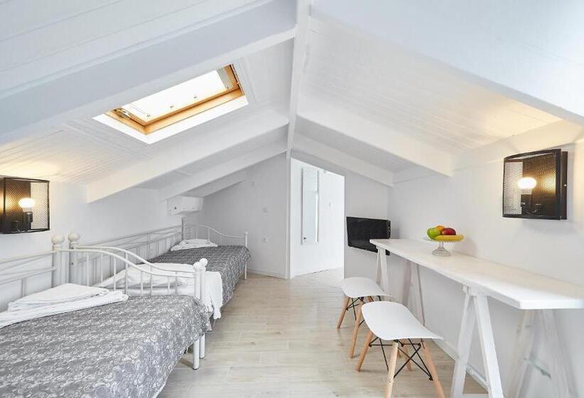 استودیو خانوادگی, Atheras