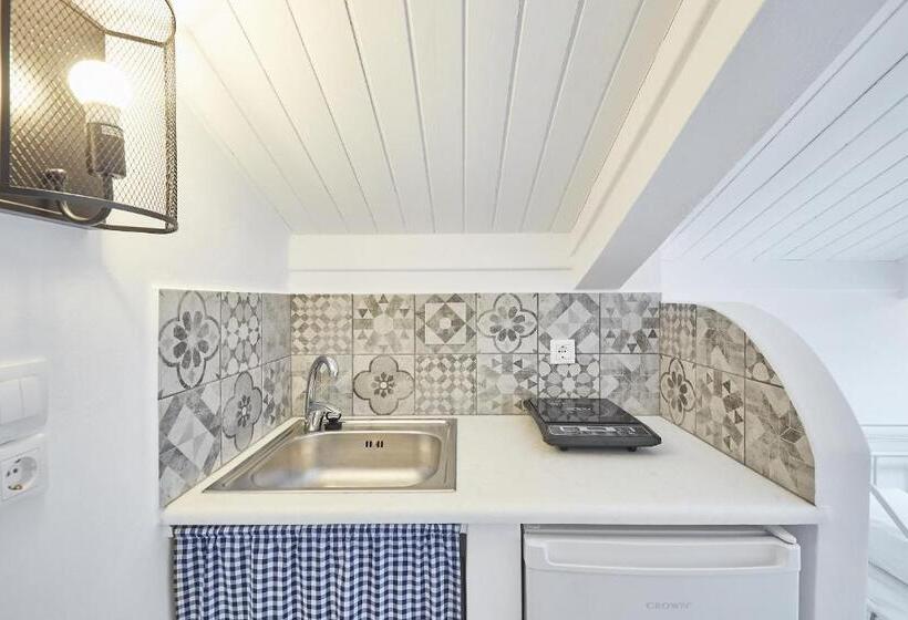 استودیوی لوکس, Atheras