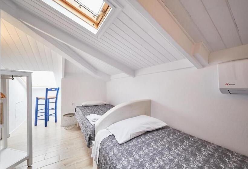 اتاق عادی, Atheras