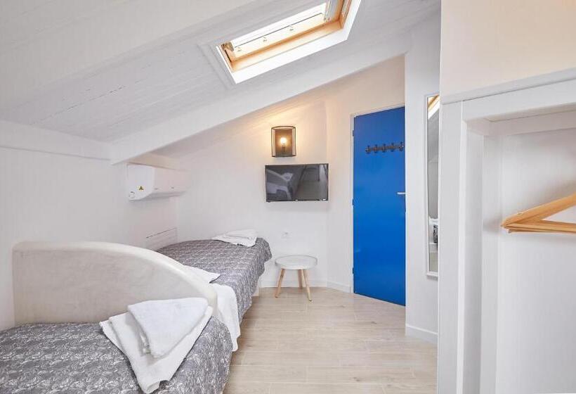 اتاق عادی, Atheras