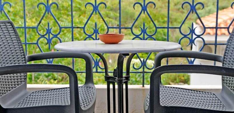 اتاق کلاسیک, Atheras