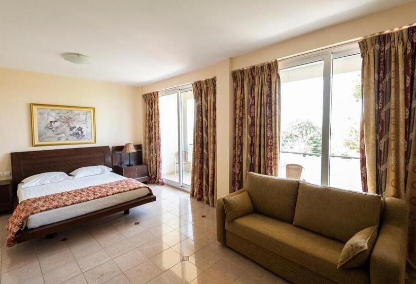 غرفة سوبيريور مطلّة علي البحر, Dolphin Resort & Conference