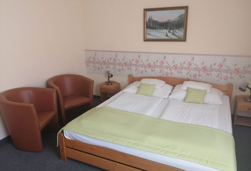 חדר סטנדרט, Hajnal