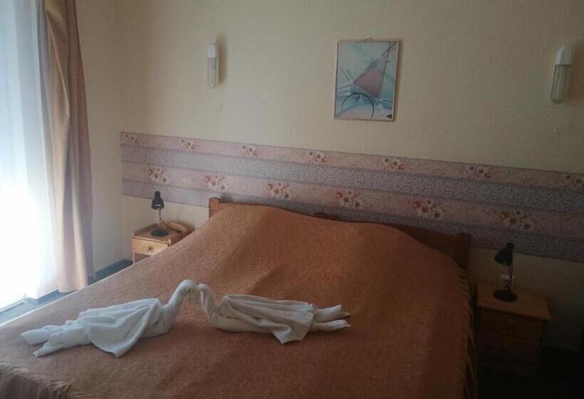 חדר סטנדרט, Hajnal