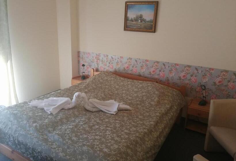 חדר סטנדרט, Hajnal