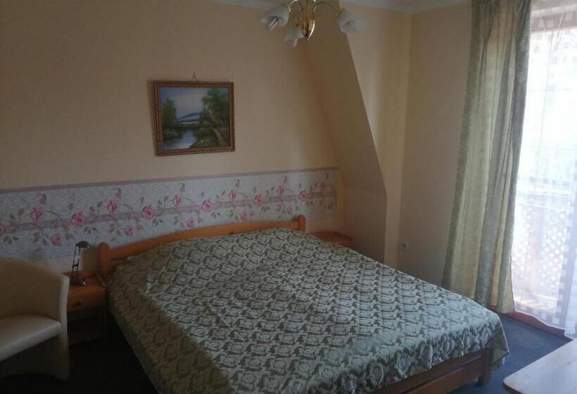 חדר סטנדרט, Hajnal