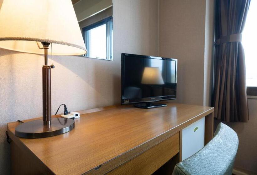 标准单人间, Hisai Green