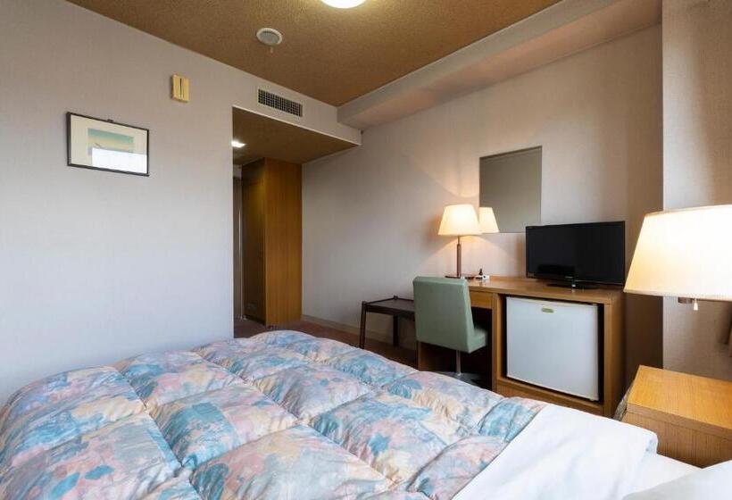 标准单人间, Hisai Green