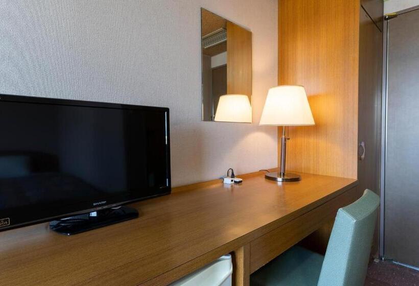 高级单人间, Hisai Green