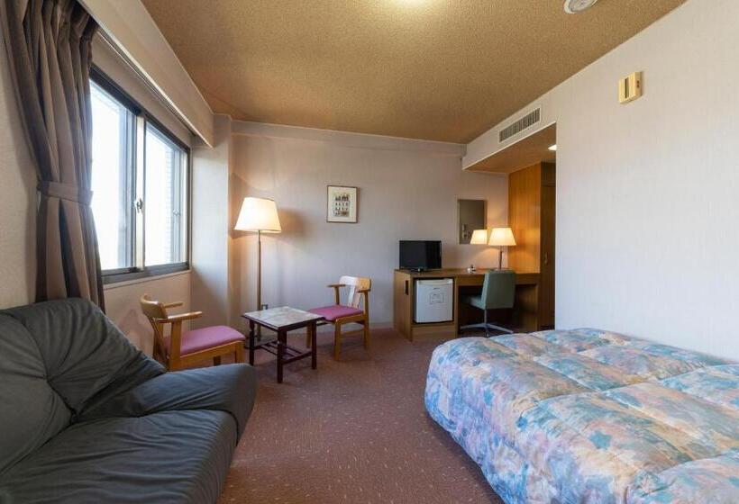 高级单人间, Hisai Green