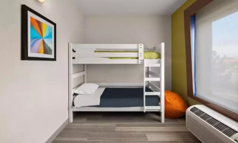 キングサイズベッドのスイートルーム, Holiday Inn Express Hotel & Suites Limon I 70/exit 359, An Ihg