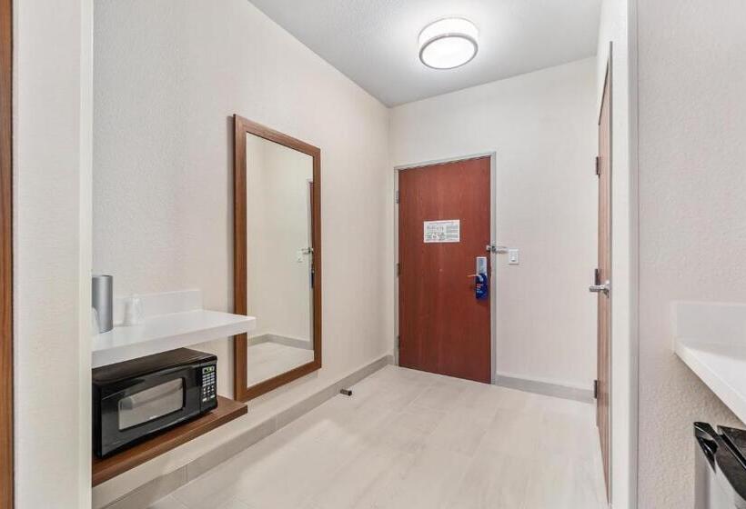 适合残疾人士使用的带超级大床的标准间, Holiday Inn Express Suites Van Buren Ft Smith Area, An Ihg