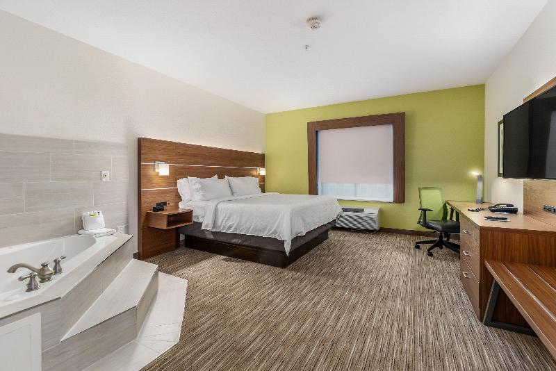 适合残疾人士使用的带超级大床的标准间, Holiday Inn Express Suites Van Buren Ft Smith Area, An Ihg