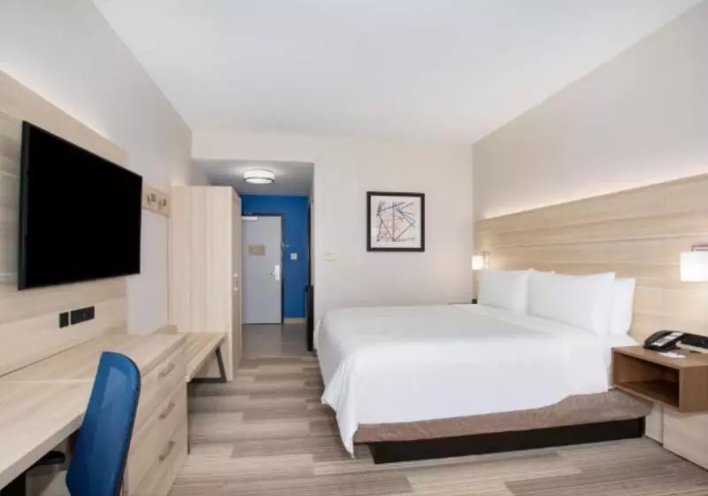 身障者適用キングサイズベッドルーム, Holiday Inn Express & Suites Phoenix Glendale Dist, An Ihg