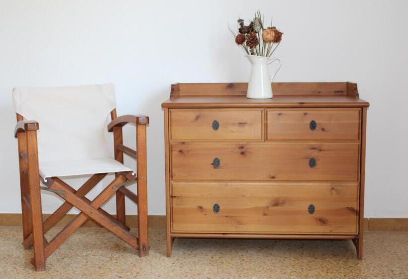 غرفة قياسية مطلة على الجبل, Kamari