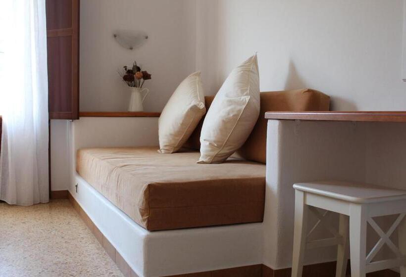 غرفة قياسية مطلّة علي البحر, Kamari