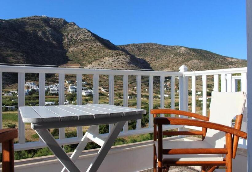 إستوديو قياسى مطل على البحر, Kamari