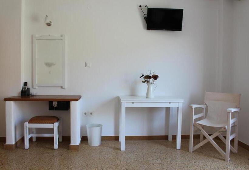 إستوديو قياسى مطل على البحر, Kamari